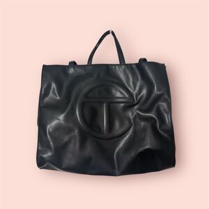 BIG Telfar Black Shopping Bag

This is the big bag btw